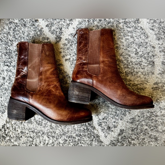 Matisse Campellp Chelsea Boot in Vintage Tan - Picture 3 of 15